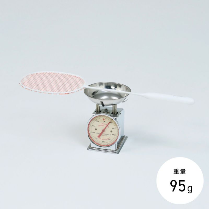 白を基調としたシンプルなyocabitoのバドミントンラケットVALENCIA